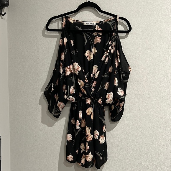Black Floral Modlook29 Romper - Picture 1 of 5